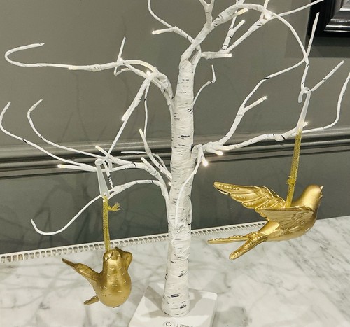Pair gold tone hanging - pair,