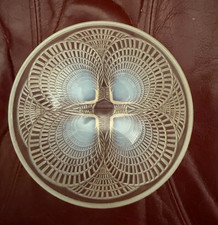 R.LALIQUE BOWL OPALESCENT 1925. SIGN .13 CM DIAMETRE.IN GOOD CONDITION.