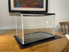 Fish Tank In excellent Condition comes Complete With Lid, Stone’s & Accessories.