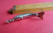A SCARCE VINTAGE 1913 MODEL UNNAMED 2" (APPROX) ALLCOCK METAL TITBIT LURE