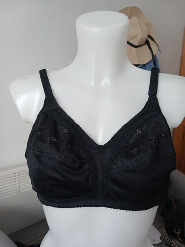 Ladies embroidered cappuccino