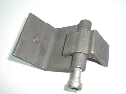 Lower rear door - hinge, right