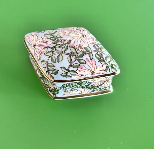 William morris honeysuckle - william,