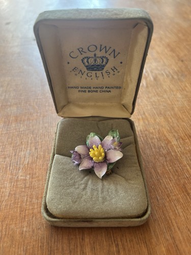 Pretty vintage crown english - crown,