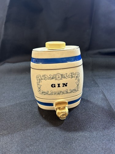 Vintage royal victoria - royal, pottery