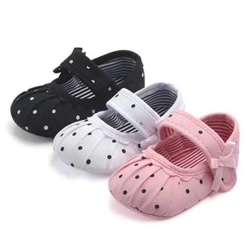 Newborne baby girl - newborne,