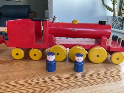 Escor wooden pull along train
