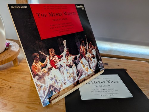 The merry widow laserdisc - merry,