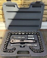SOCKET/RATCHET SET HALFORDS 36 PIECE IMPERIAL AND METRIC SIZE IN A STURDY CASE