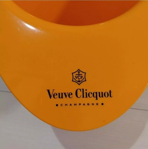 Veuve clicquot champagne - clicquot,