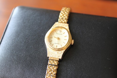 Accurist gold wristwatch - accurist,