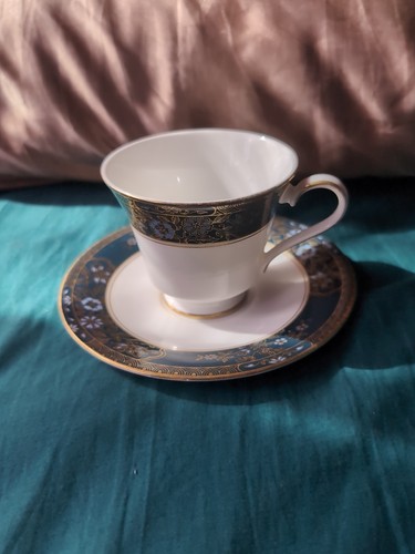 Royal doulton carlyle tea cup - royal,