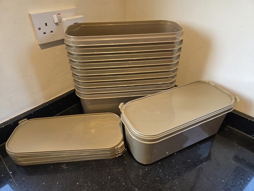 10x used ice cream tubs - 10x, lids