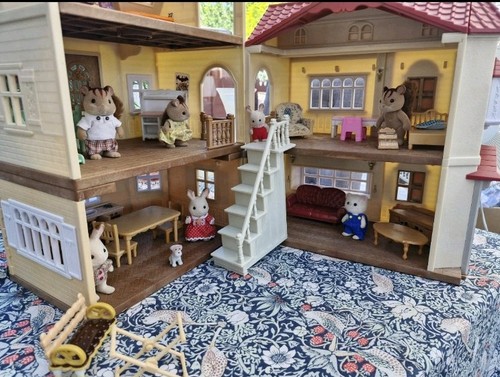 Sylvania families house red - house,