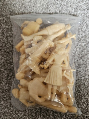 Veroda figures unpainted - figures, 1:25