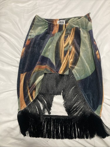 Stunning skirt statement - statement, piece