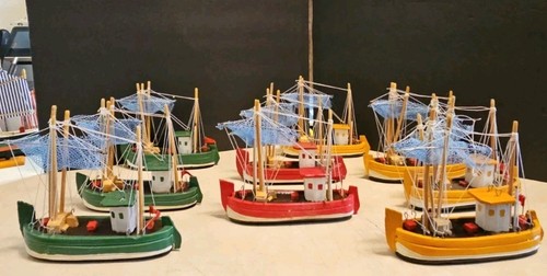 Small vintage wooden fishing