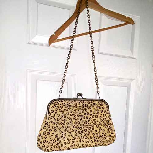 Leopard print fur kiss - fur, lock