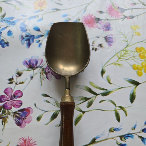 Vintage small brass - brass, scoop