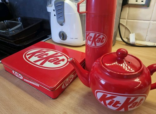 Vintage kit kat tea pot - kat,