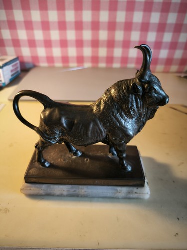 Signed bronze bull sculpture - signed,