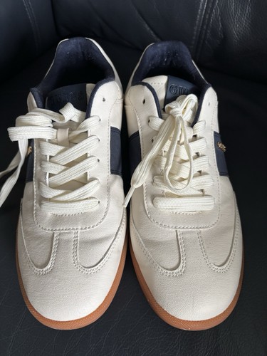 Nwots ladies guess trainers - nwots,