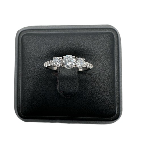 18carat white gold round - 18carat,