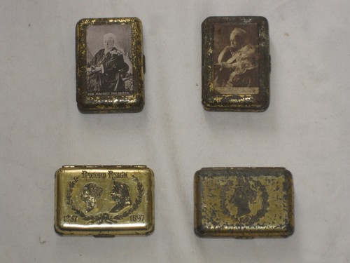 Four queen victoria antique - victoria,