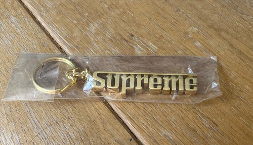 Supreme grand prix keychain - grand,