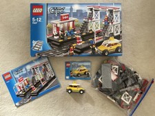 LEGO CITY: Train Station (7937) + car