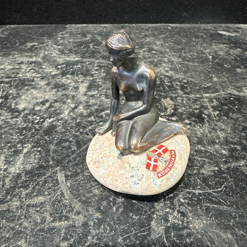 Sculpture mermaid rock - of,