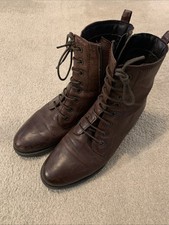 Ladies Dune Boots Size 7/40
