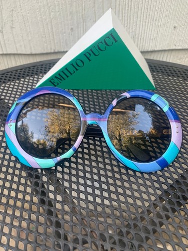 Vtg iconic over - *over, round