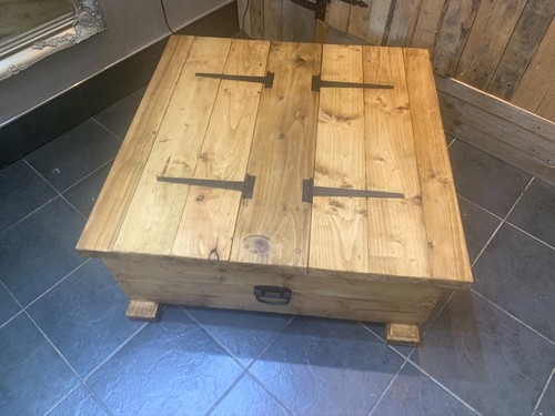 Reclaimed rustic chest coffee - chest,