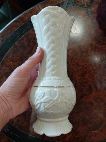 Belleek claddagh vase - belleek, 9’