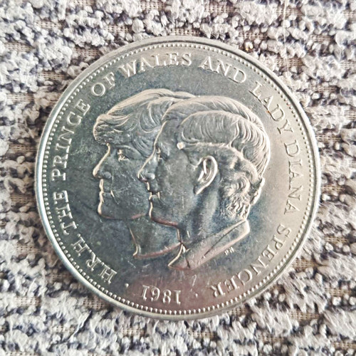 1981 crown commemorative - crown,