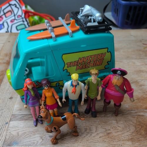 Mystery machine with scooby - machine,