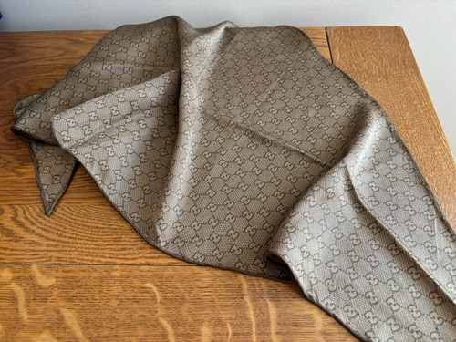 Gucci diamond shaped silk - silk, neck