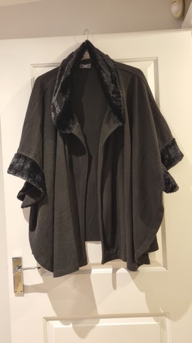 Black faux fur trim fleece - black,
