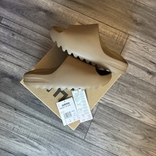 YEEZY SLIDES ‘CORE’ Size