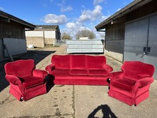 PETER GUILD RED VELVET ‘DELPHIC’ 3 SEATER SOFA TWO ARMCHAIRS BESPOKE FURNITURE