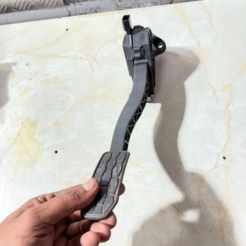 Hk83 9f836 accelerator - hk83-9f836-cb,