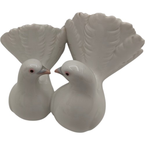 Lladro kissing doves love - doves,