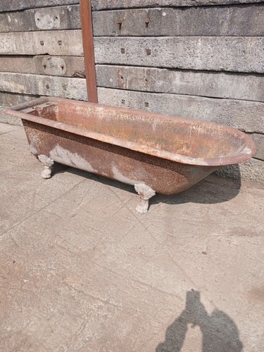 Vintage roll top bath - roll, bath,
