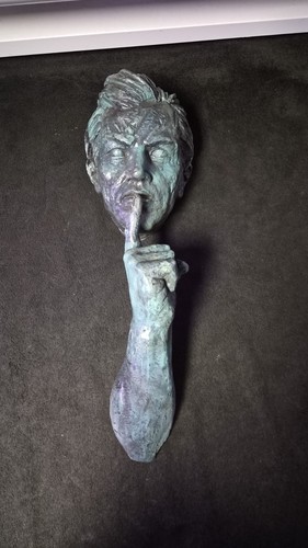 Bronze head arm wall - &,