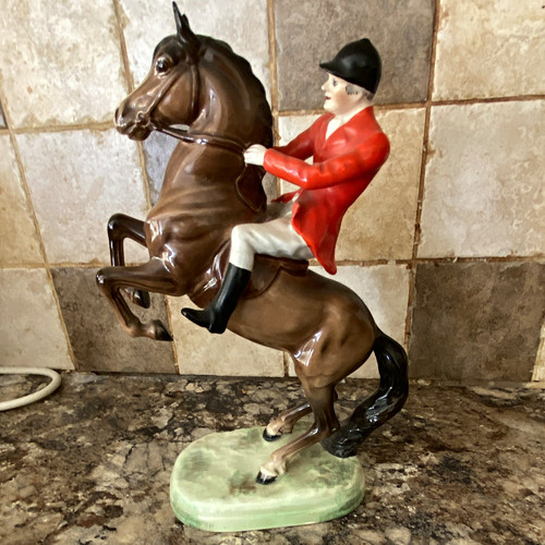 Beswick huntsman rearing - huntsman, on