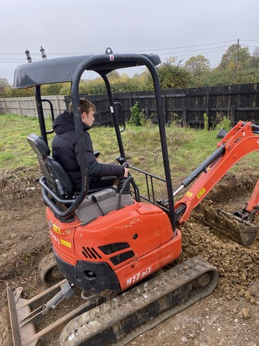 Kubota mini digger hire - 1.7t,