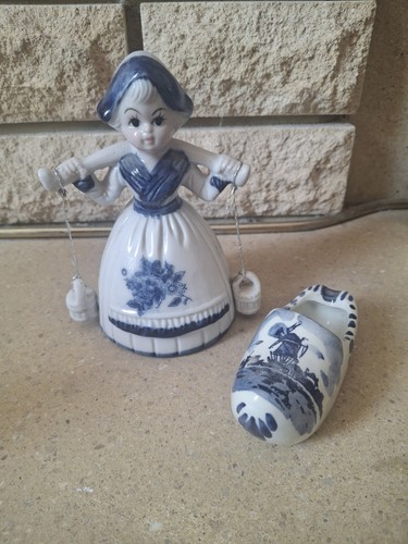 Delft blue ceramic figurine - blue,