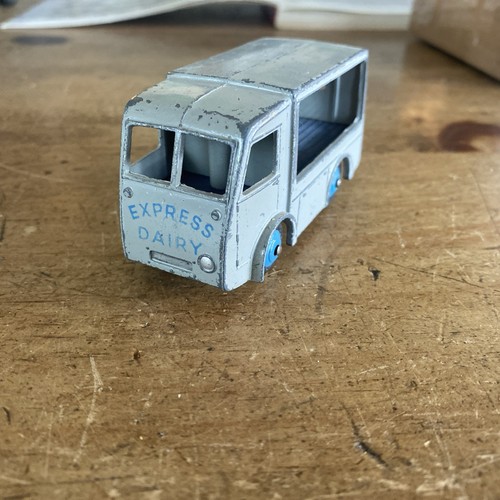 Dinky milk float 30v - milk, express