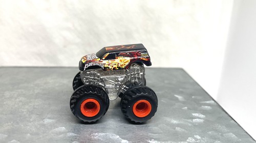 Hot wheels micro - , monster